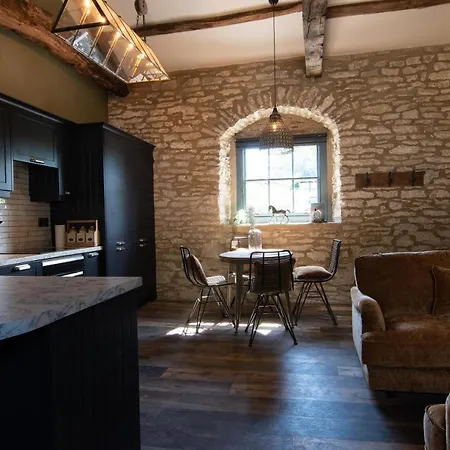 Stables 5*