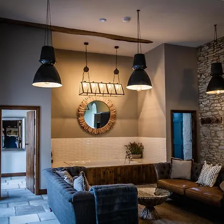 Stables Hotel 5*