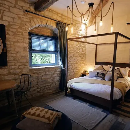 Stables 5*