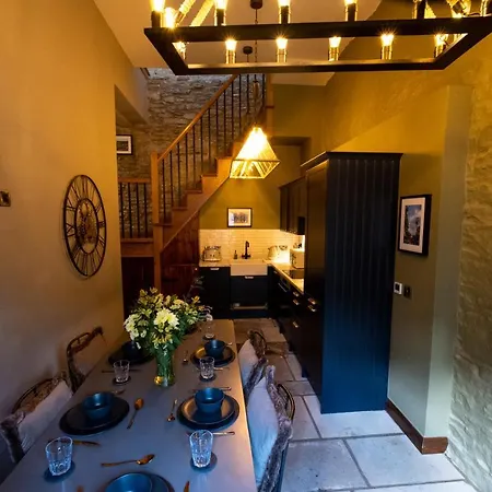 Stables 5*
