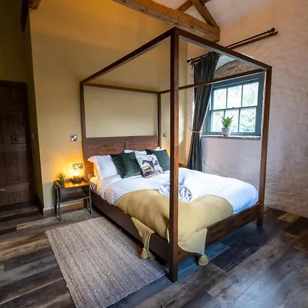 Stables 5*